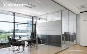 Mengapa Frosted Glass Paling Favorit dalam Desain Kantor?